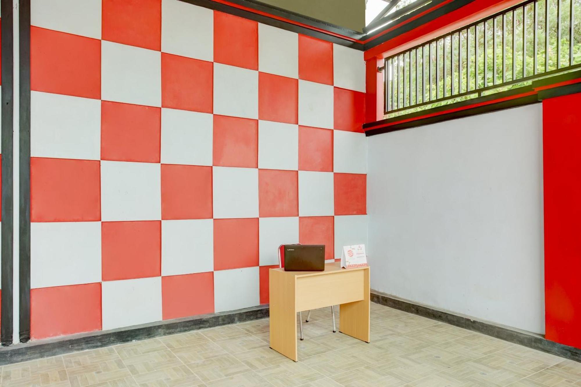 Oyo Life 3982 Azka Homestay Syariah 반다르 람풍 외부 사진